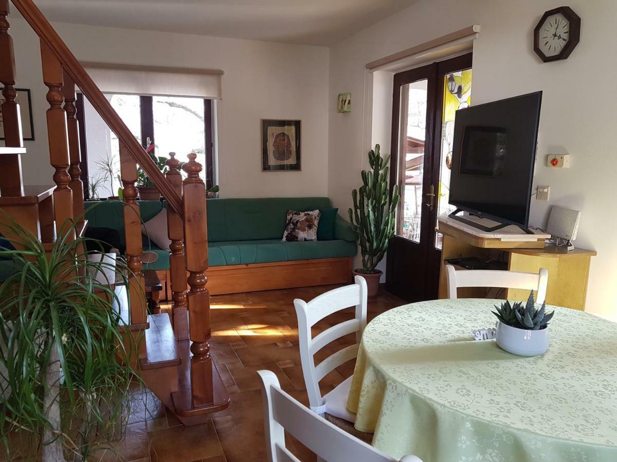 Apartment Slavi Випава Екстериор снимка
