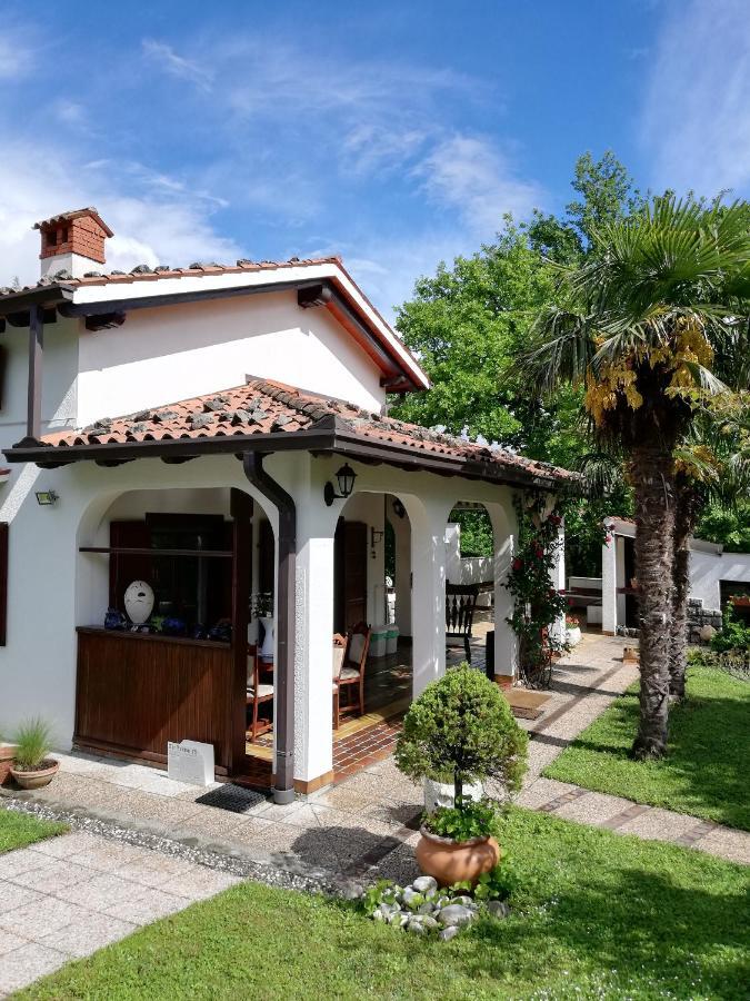 Apartment Slavi Випава Екстериор снимка